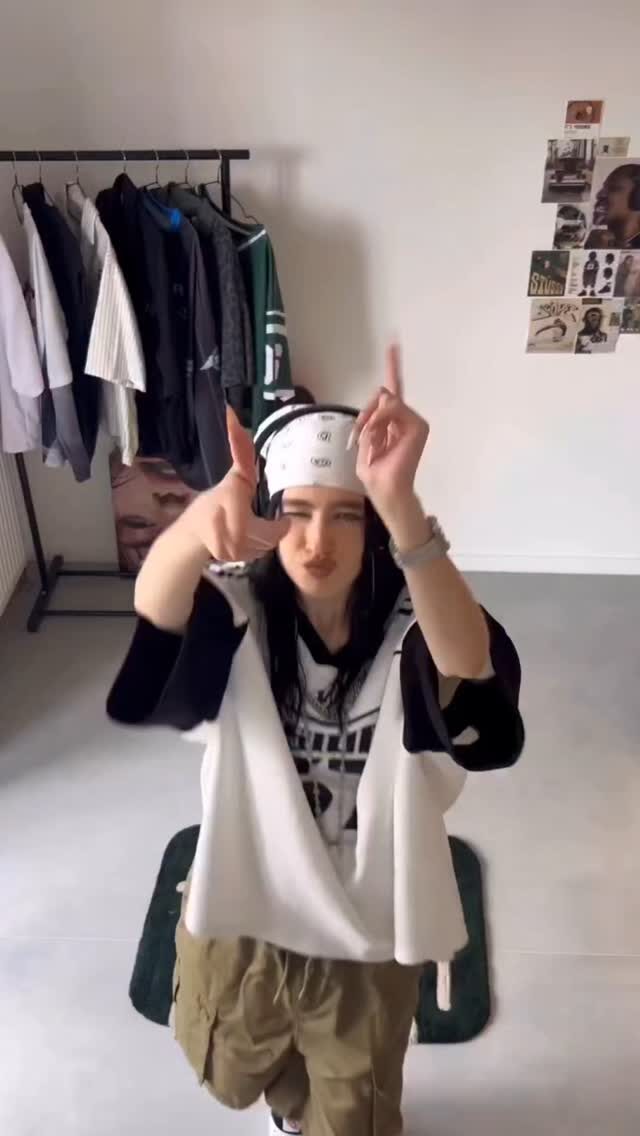 Instagram post from showkeen.shop. This post is in position 4.