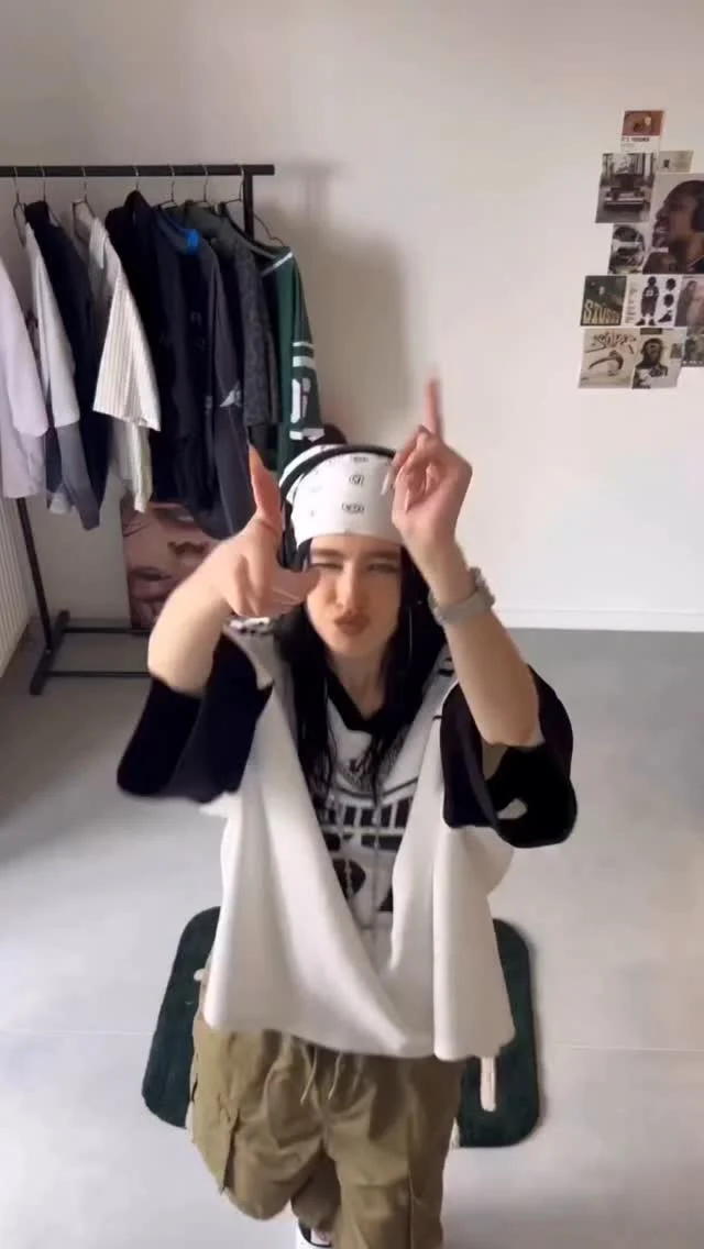 Instagram post from showkeen.shop. This post is in position 3.