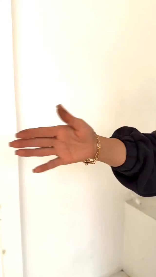 Instagram post from showkeen.shop. This post is in position 2.